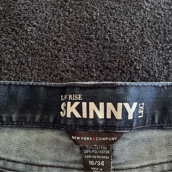 New York & Company Dark Wash Skinny Jeans used - Picture 1 of 7